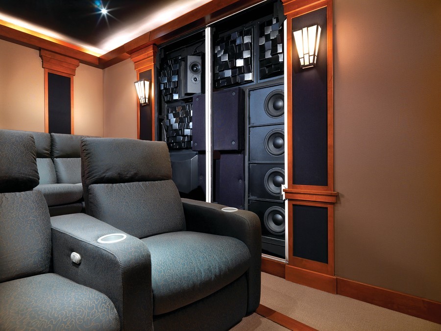 surround-sound-vs-soundbars-which-is-better_ae675330bf6cb05cabc83fddb5b85493