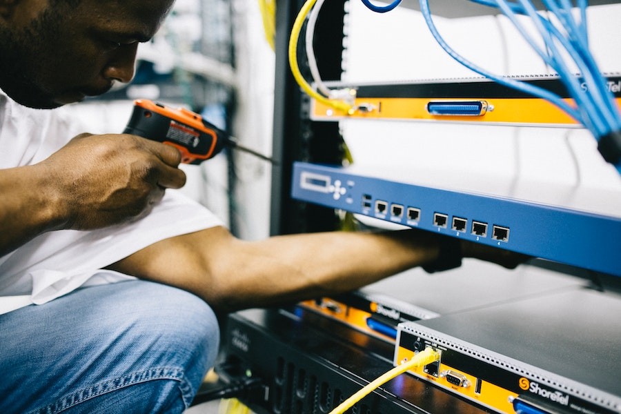 the-perks-of-adding-a-hardwired-connection-to-your-brand-new-home_75242b3d3d4069d14742cfd464028392